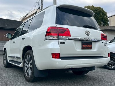TOYOTA LAND CRUISER 200 - 7