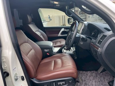 TOYOTA LAND CRUISER 200 - 9