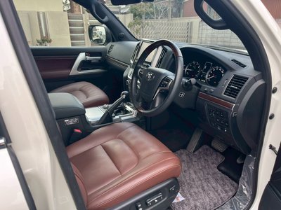 TOYOTA LAND CRUISER 200 - 8