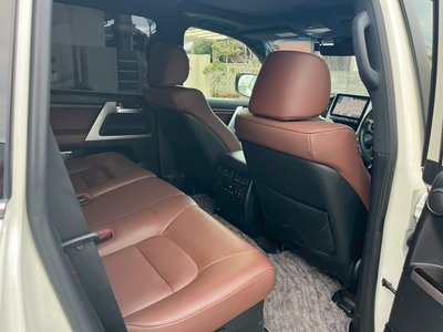 TOYOTA LAND CRUISER 200 - 10