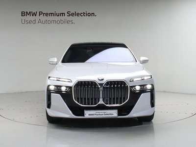 2025 BMW 7 SERIES photo 2
