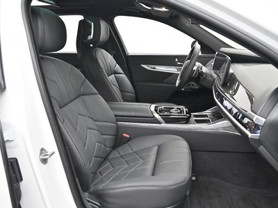 2025 BMW 7 SERIES photo 10