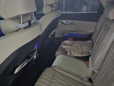 2023 Genesis GV70 — миниатюра 11