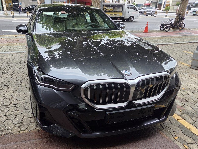 BMW 5 SERIES - View 1