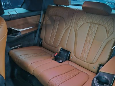 2025 BMW X7 thumbnail 14