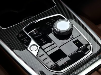2025 BMW X7 thumbnail 16