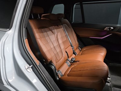 2025 BMW X7 — миниатюра 17