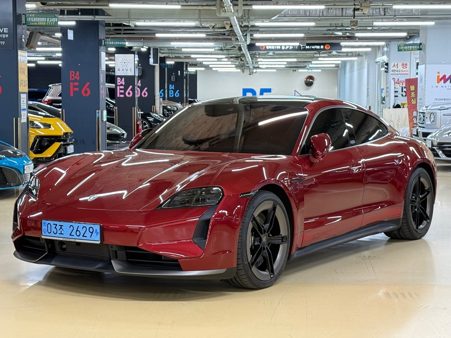 PORSCHE TAYCAN - View 1