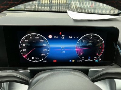 MERCEDES-BENZ GLB - 10