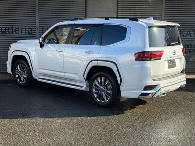 TOYOTA LAND CRUISER 300 - 10