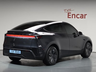 TESLA MODEL Y - 2