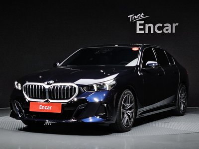 2026 BMW 5 SERIES — фото 1