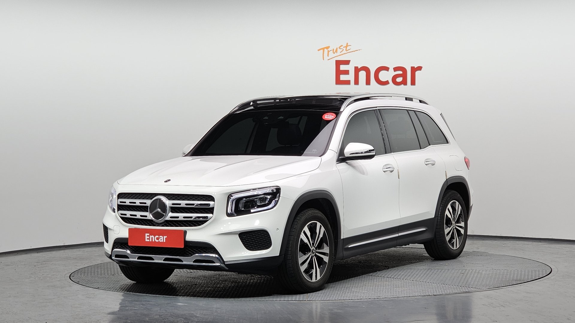 MERCEDES-BENZ GLB - View 1