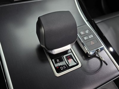 2025 LAND Rover RANGE ROVER VELAR thumbnail 13