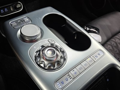 2024 Genesis GV60 — миниатюра 12