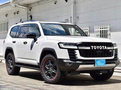 TOYOTA LAND CRUISER 300