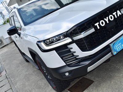 TOYOTA LAND CRUISER 300 - 7