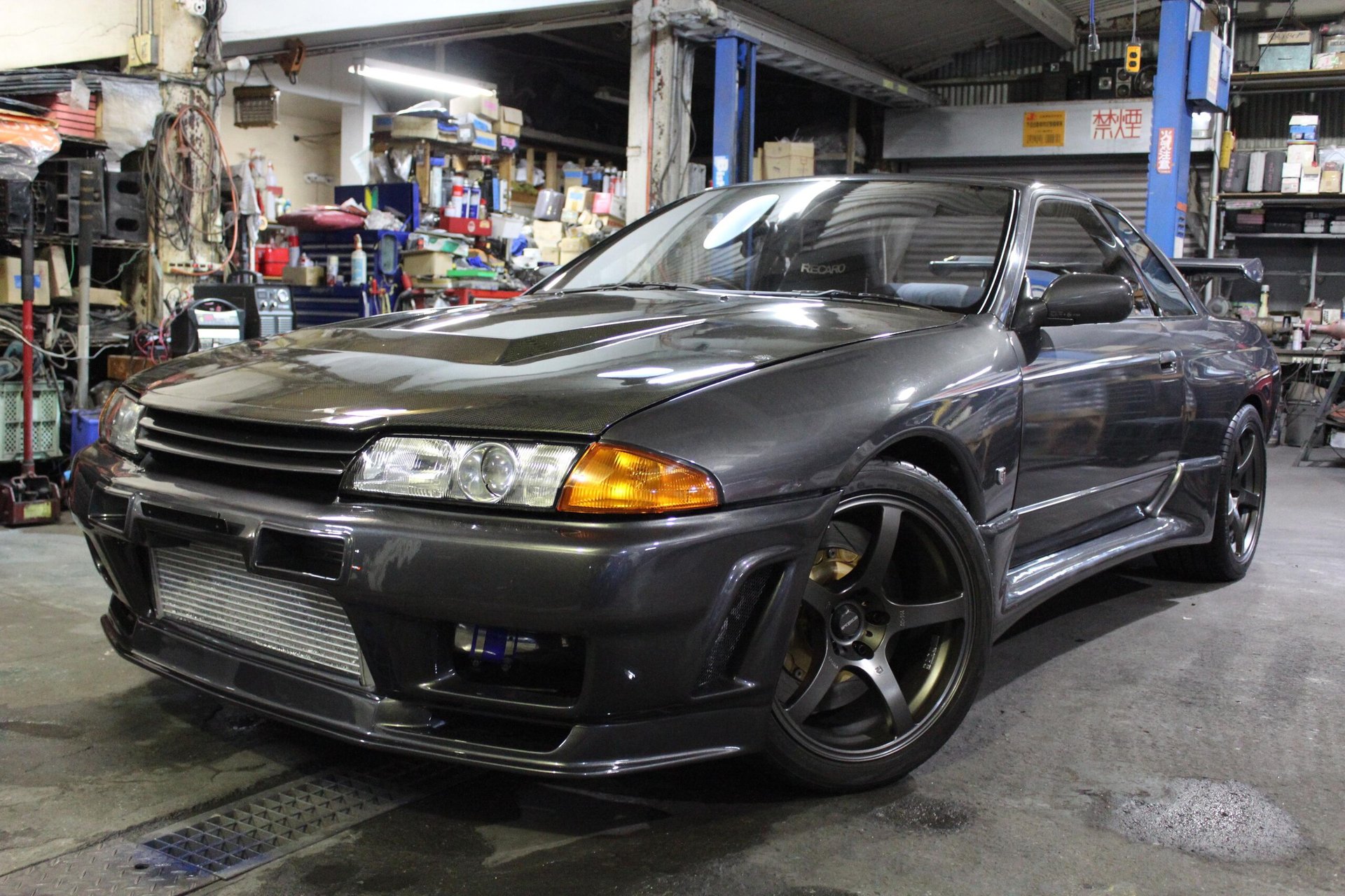 NISSAN SKYLINE GT-R - View 1