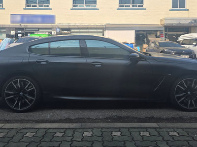 2025 BMW 8 SERIES 照片 2