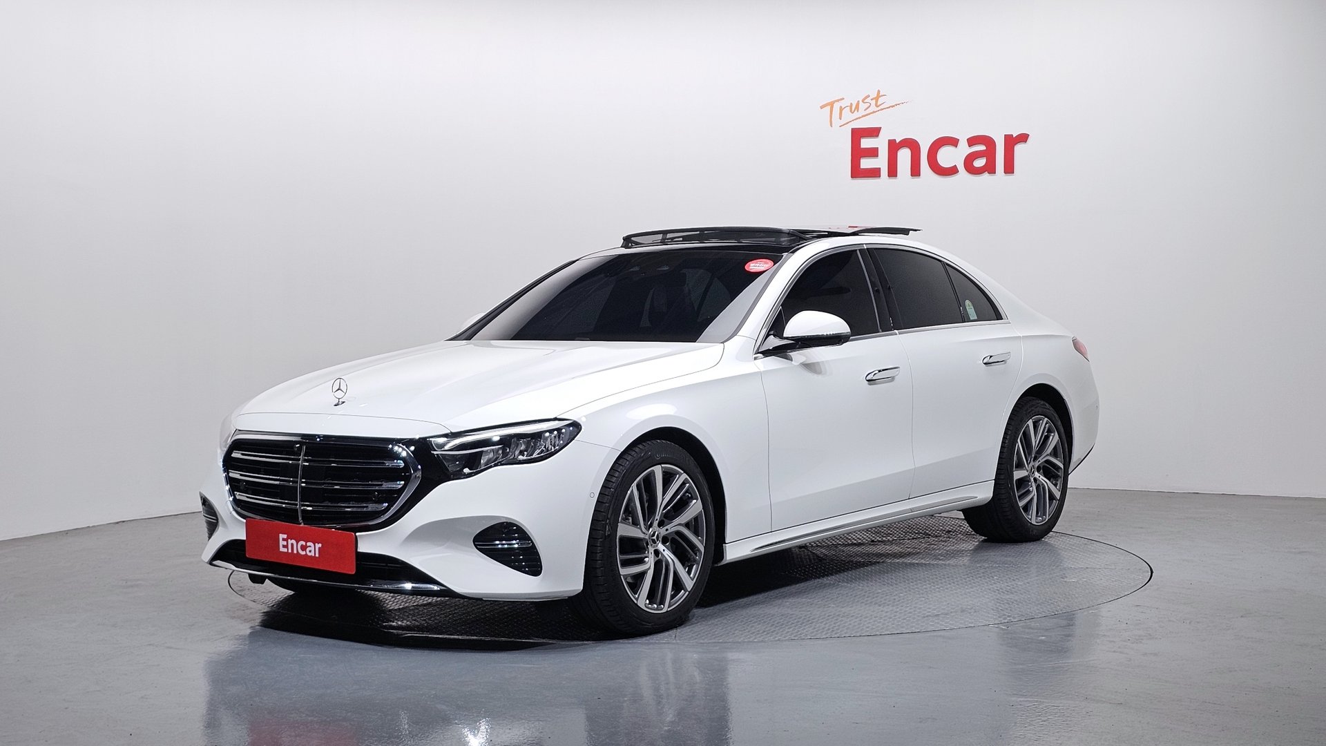 MERCEDES-BENZ E-CLASS - View 1