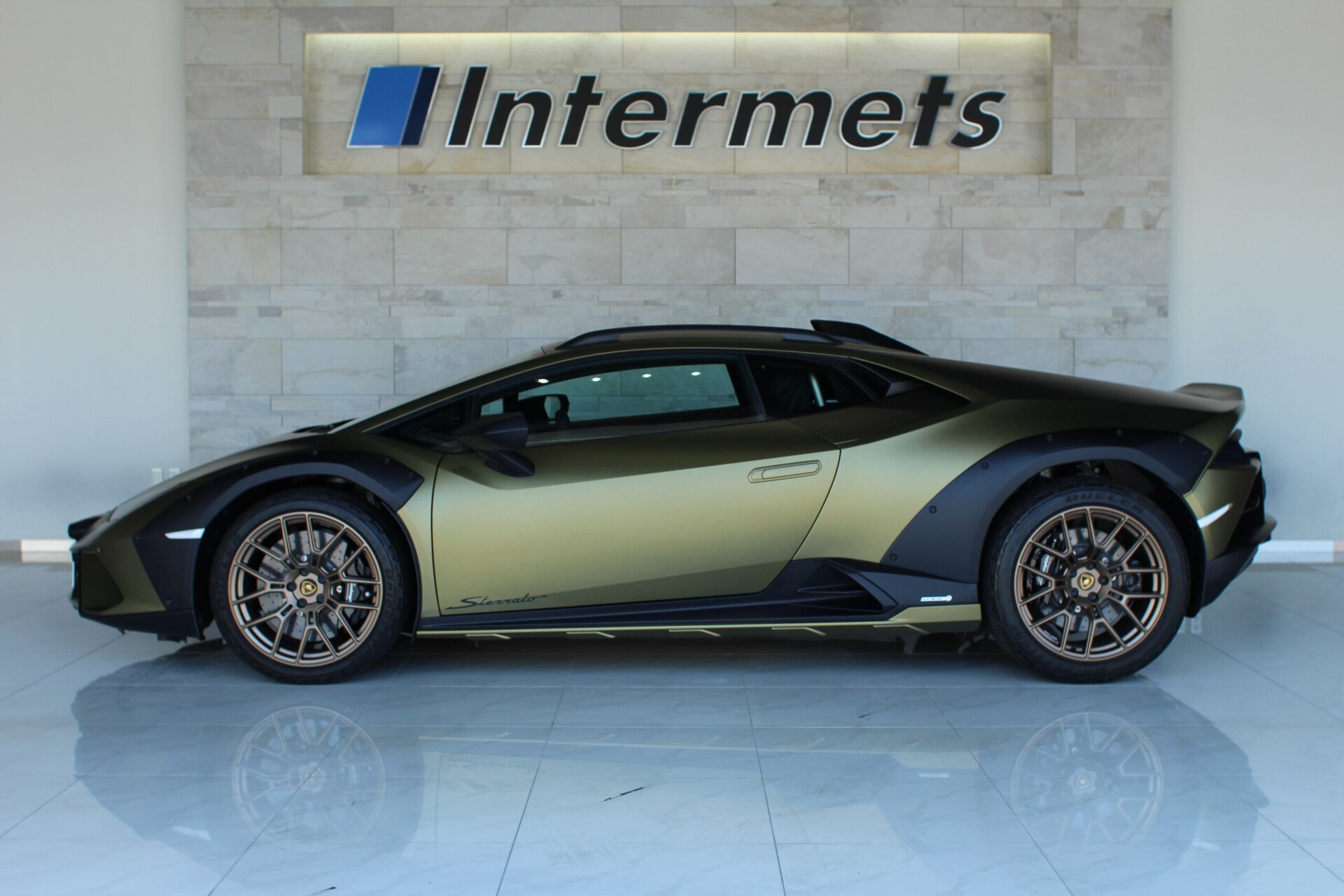 LAMBORGHINI HURACAN - View 1