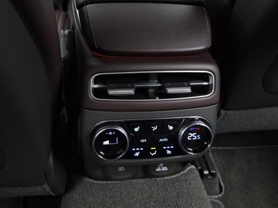 2021 Genesis GV70 — миниатюра 18