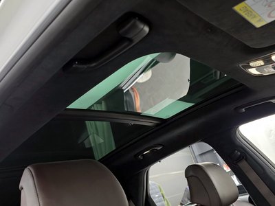 2021 Genesis GV70 — миниатюра 17