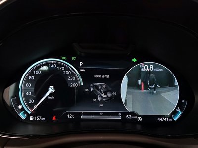 صورة 8 لـ 2021 Genesis GV70