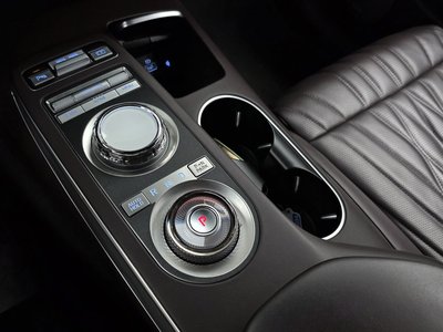 صورة 9 لـ 2021 Genesis GV70