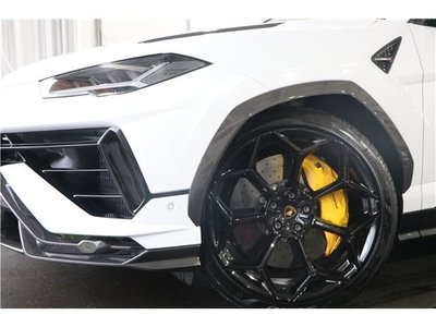 LAMBORGHINI URUS - 9