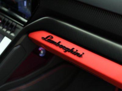 2024 Lamborghini URUS — миниатюра 15