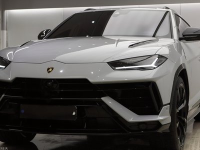 2024 Lamborghini URUS — фото 1