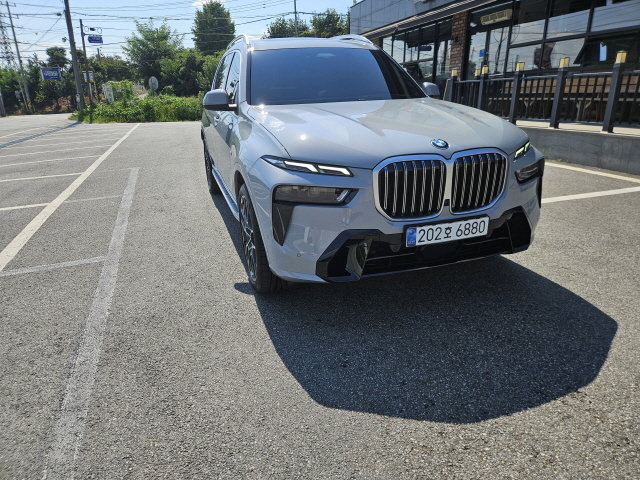 BMW X7 - View 1