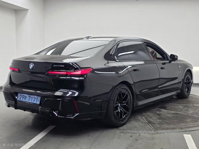 BMW I7 - 5