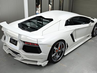 LAMBORGHINI AVENTADOR - 7