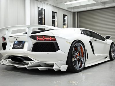 LAMBORGHINI AVENTADOR - 4