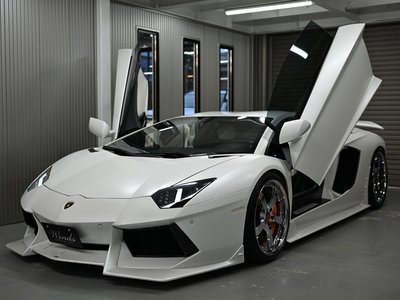 LAMBORGHINI AVENTADOR - 3