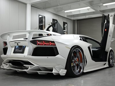 LAMBORGHINI AVENTADOR - 8