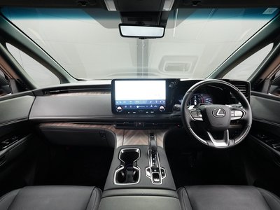 صورة 5 لـ 2024 Lexus LM