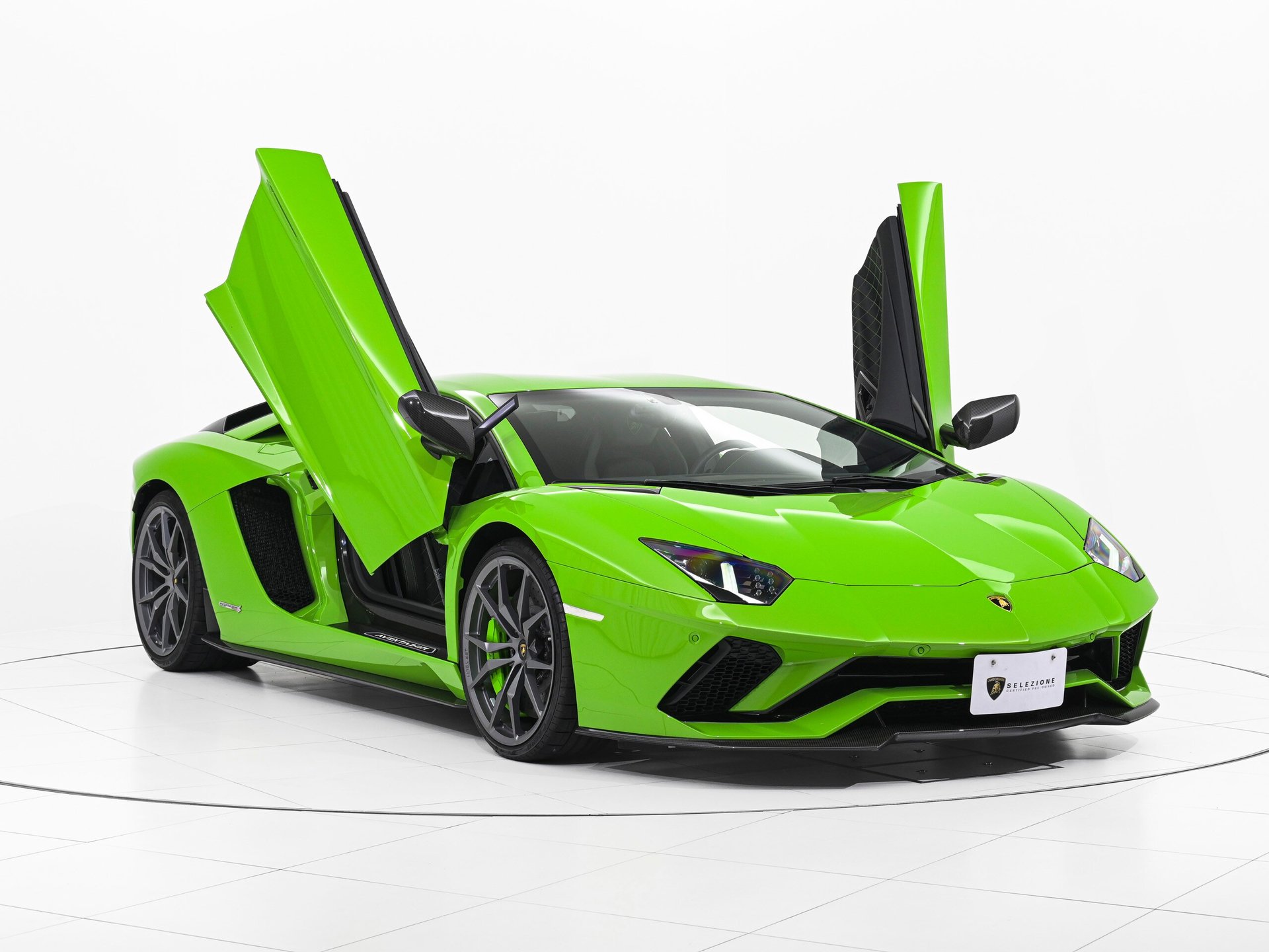 LAMBORGHINI AVENTADOR - View 1