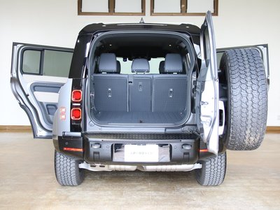 LAND ROVER DEFENDER - 9