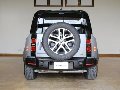 LAND ROVER DEFENDER - 8