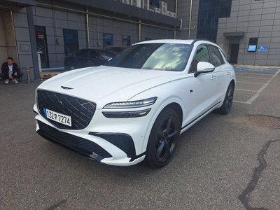 صورة 2 لـ 2024 Genesis GV70