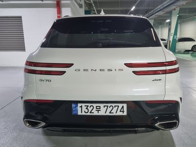 صورة 3 لـ 2024 Genesis GV70
