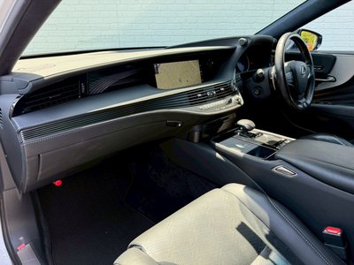 صورة مصغرة 34 لـ 2018 Lexus LS