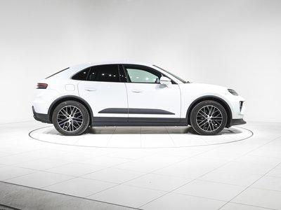 PORSCHE MACAN - 4