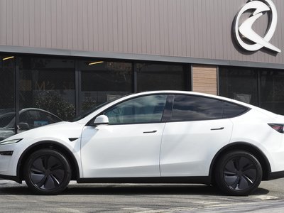 TESLA MODEL Y - 2