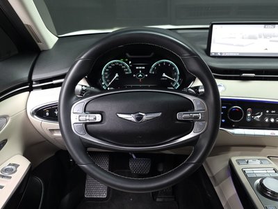 2023 Genesis GV70 thumbnail 13