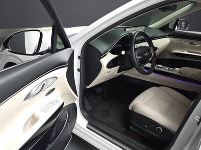 2023 Genesis GV70 thumbnail 11