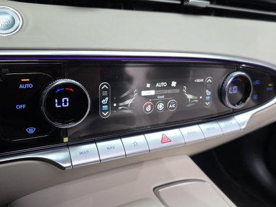 2023 Genesis GV70 thumbnail 16